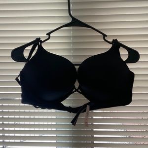 Victoria’s Secret bombshell plunge bra